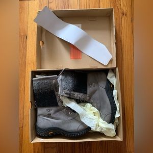 UGG winter boots for women in black color